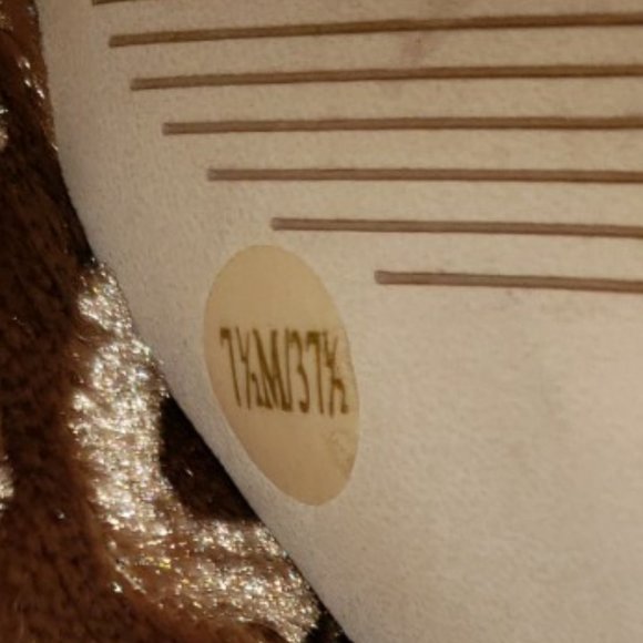 BCBG Black Pumps - Picture 6 of 6